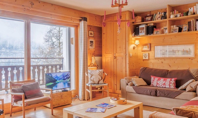 Champery Apartment | Lovely apartment for 4 people with WIFI, TV, balcony and panoramic view