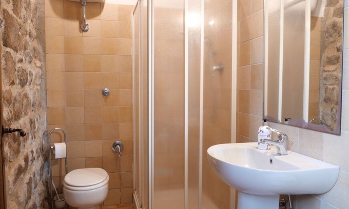 Roccastrada Villa | Lovely apartment in villa for 3 guests with WIFI, TV and patio