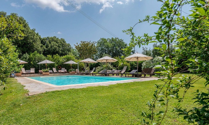 Poggi del Sasso Villa | Lovely apartment in villa for 2 guests with WIFI, A/C, pool, TV, patio and pets allowed