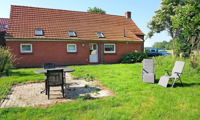 Bunde House | Lovely apartment in villa for 7 guests with WIFI, TV, terrace and pets allowed
