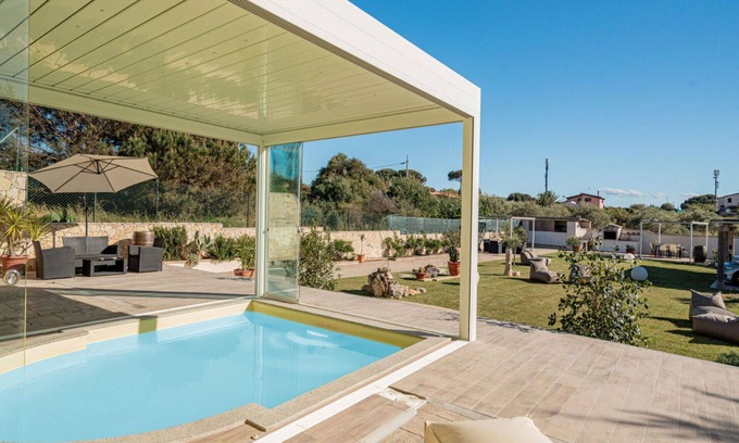 Eden Beach Villa | Lovely apartment in villa for 3 guests with WIFI, pool, A/C, TV and patio