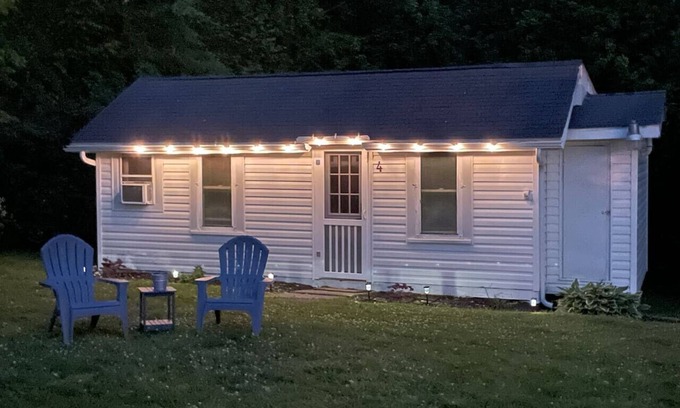 Geneva-on-the-Lake Cottage | Lovely GOTL 2 Bedroom Cottage -Pet Friendly