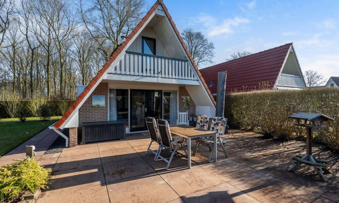 Zwiggelte House | Lovely Home with fireplace.