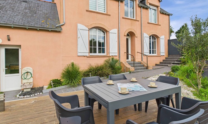 Fouesnant Ski Chalet | Lovely house with garden and terrace for 4