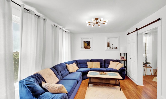 West Bucktown House | Lovely Private Coach House in Logan Square