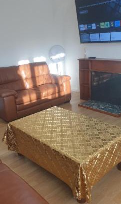 Finchley Church End House | Lovely Room in the Heart of London