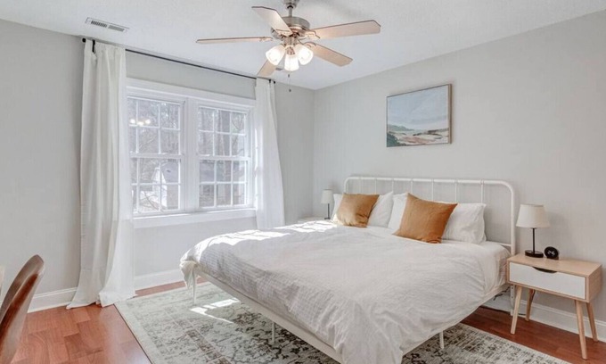 Cary House | Lovely townhome minutes to downtown Raleigh/Cary