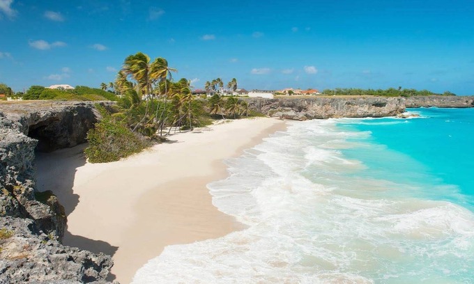 Apple Hall Villa | Lovely villa with private pool near beautiful Bottom Bay beach