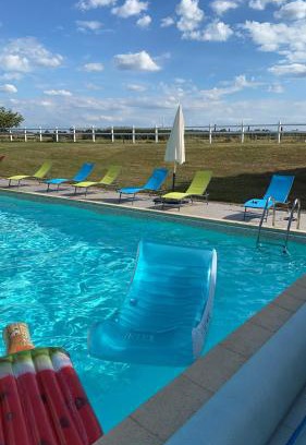 Oyre Apartment | loveyou Villalunoterie Futuroscope Piscine spa 4pers