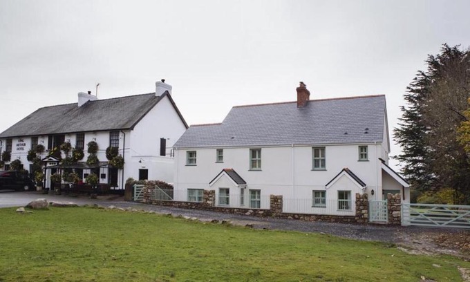 Reynoldston House | Lower Sanctuary Cottage, Reynoldston