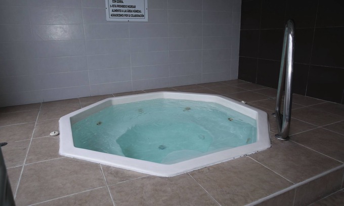 Quito Apartment | Lujosa Suite Privada: Cama King y Piscina en Lugar Céntrico y Seguro