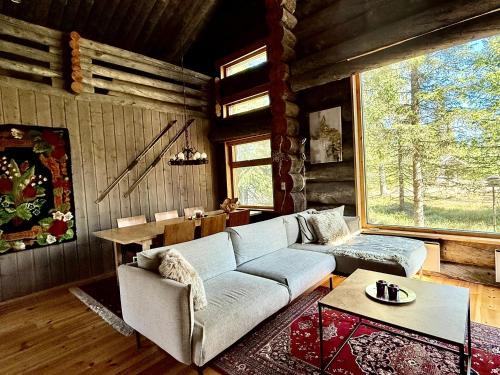 Lampivaara Ski Chalet | Luosto Villa by Lapland Villas, near Lake Aarnilampi Beach, Great Private Villa for Families & Outdoor Lovers, sauna, wifi