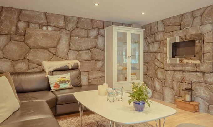 Kjellerup House | Lush farmhouse in unique location