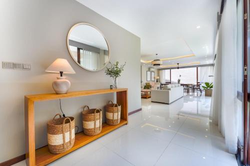 Pita Kotte Villa | Lush Royale Villa Kotte with Pool & Gym