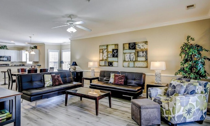 Central Myrtle Beach Apartment | Luster Leaf 201