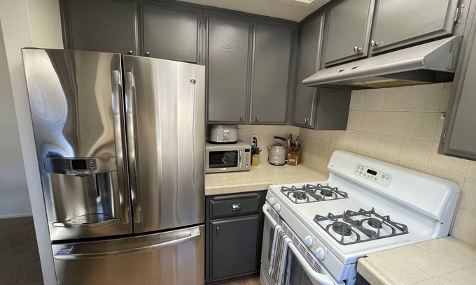 Central San Pedro Condo | Lux Condo Large 1bd King.2 Parking.Laundry. Enclosed Patio. InstantHotH2o