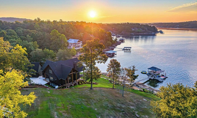 Arley House | Lux Lakefront Designer Home w/Gameroom, Sleeps 24