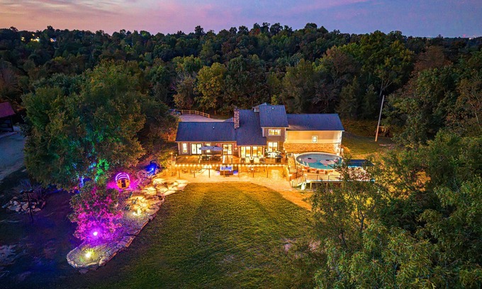 Bardstown House | Lux Lodge~3 Mi to Bardstown~SpkEZ~Hot Tub~Game Rm