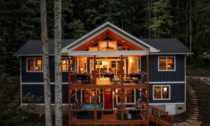 Swannanoa Apartment | Luxe 5 mi. to Asheville HotTub FirePit Epic Mountain Views