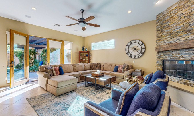 Desert Club Estates House | Luxe Escape in Old Town | Pool, Spa, Outdoor Kitchen & Pool House 4BR #067222