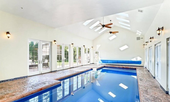 Skokie House | Luxe Home 20 min from Downtown Chicago ,heated indoor pool, Spa bath, tree house