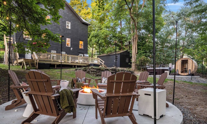 Philmont House | Luxe Hudson Valley Hot Tub Sauna Fire Pit