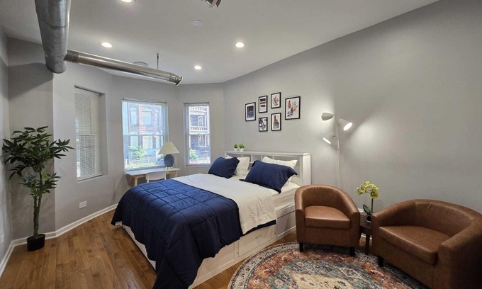 Woodlawn Apartment | Luxe Loft vibe –4BR/3BA Apt– King Suite-11 minutes from downtown-Families-Groups