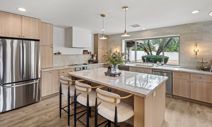 Raskin Estates House | Luxe Retreat: Heated Lazy River, Pickleball, Gym/Spa, 2 Ensuites, 4 Full Baths