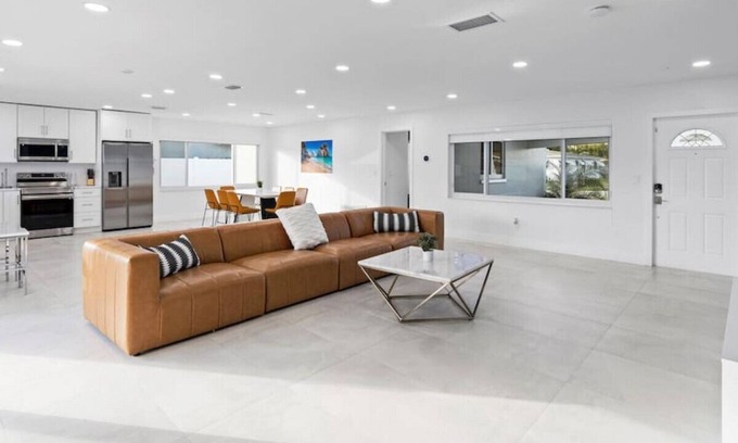 Boulevard Heights Villa | ποΈπΏ Luxe Tranquility: Captivating 4BR Oasis β¨