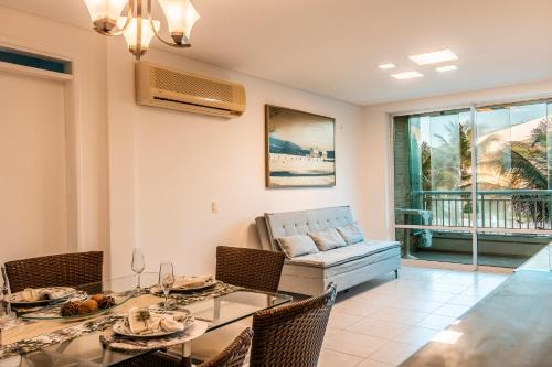 Porto das Dunas Apartment | Luxo e Conforto à Beira-Mar com acesso direto para a praia no Porto das Dunas com 3 suítes, ideal para Famílias Exigentes
