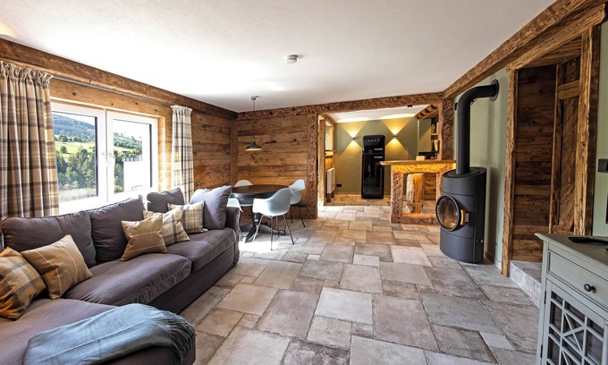 Untervalme Apartment | Luxurios Lodge-Style Apartment with Mountain View