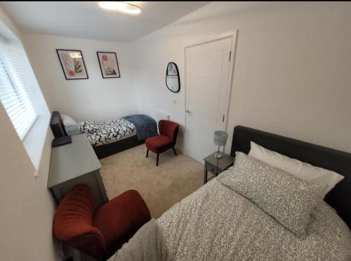 Hatfield House | Luxurious 3 Bed & 2 Bath Hatfield House with balcony
