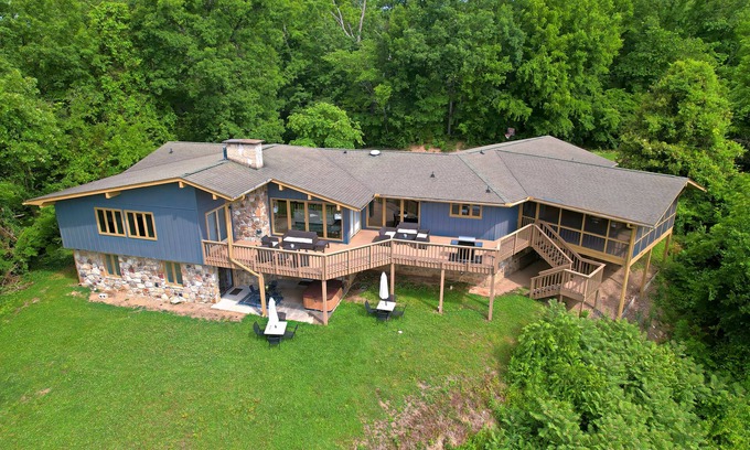 Sevierville Villa | Luxurious 7 acre/7 bedroom/7 bath mountain estate.n