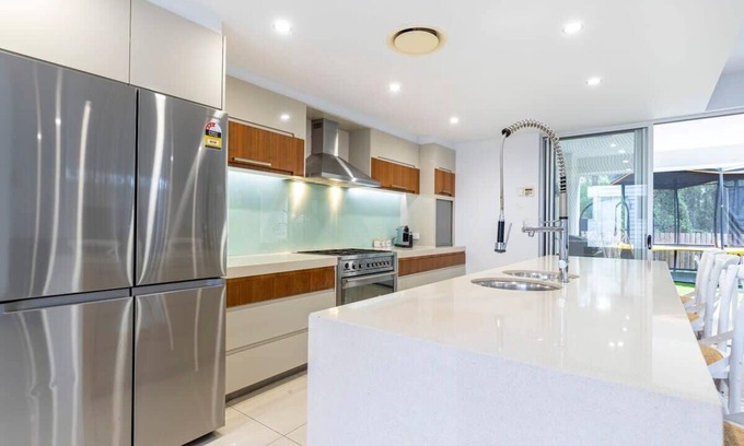 Twin Waters House | Luxurious Escape Close to the Canal - Twin Waters