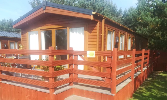 Morpeth House | Luxurious lodge with hot tub beautiful surroundings in Northumberland