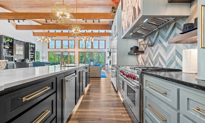 Mid America House | Luxurious Mountain Retreat with 4 King Ensuites, Hot Tub, Pool and Creek Views!