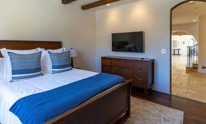 Monterey House | Luxurious & Peaceful 6 bedroom Home w/Pool - 5acre