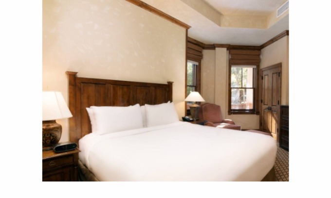 Aspen Resort | Luxurious, spacious 2 bdrm, 2 bth condo in the heart of Aspen, base of Aspen Mt.