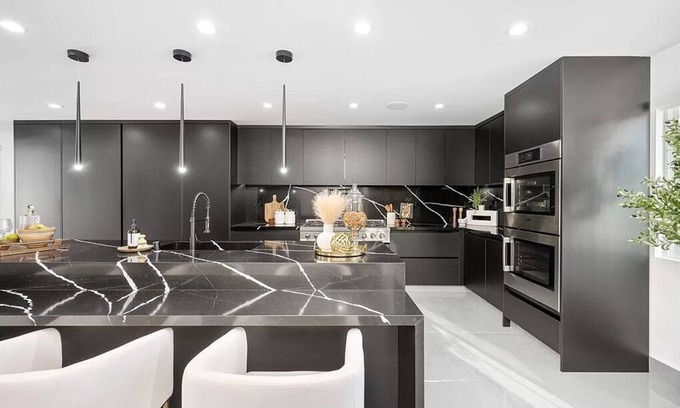 Encino Villa | Luxurious Villa in the Perfect Location