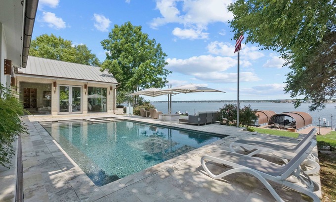 Walden on Lake Conroe House | Luxurious Waterfront Estate - The Perfect Vacation Home - 3 night minimum