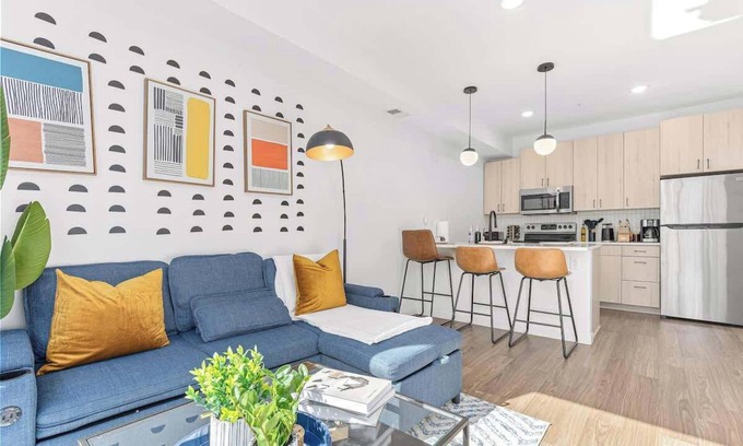 St. Anthony West Apartment | Luxury 1BD, DT, Roof top, Gym, Street Parking