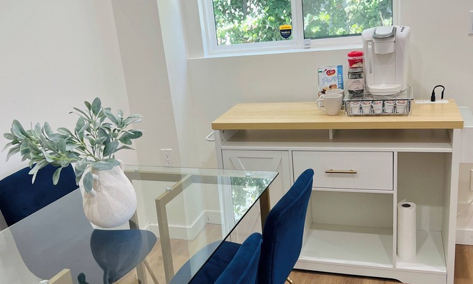 Silver Lake House | Luxury 1BD Silver Lake Retreat. Private Stay in a Prime Location & Mountain View