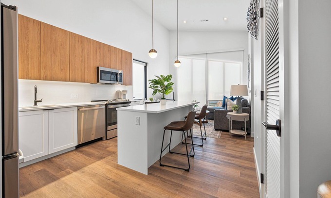 East Boston Apartment | Luxury 1BR Next to Logan Airport 3236