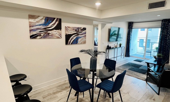 West Hollywood Hotel | Luxury 2 BR in Century City w/Parking & W/D