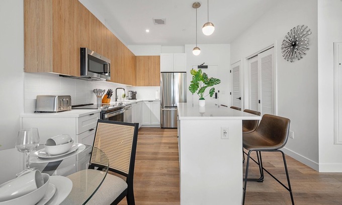 Central-Maverick Square - Paris Street Apartment | Luxury 2bd/2ba Next to the Airport 4693