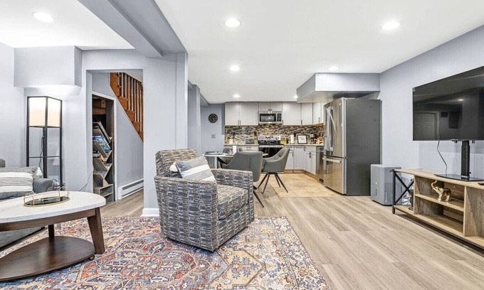 Washington Park Apartment | Luxury 3BR | Free Parking | Boston | ROKU TV