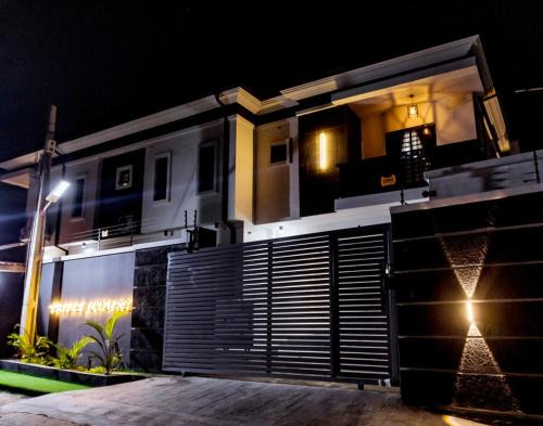 Lagos Apartment | Luxury 4 Bedroom Ensuite - Lagos