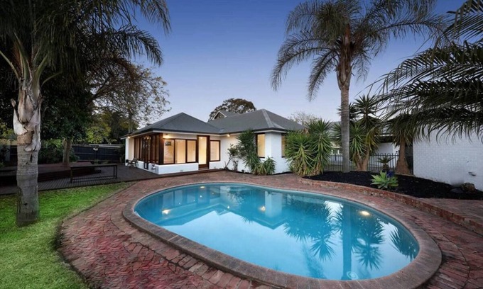 Brighton East House | Luxury 5 Bedrooms, Pool, Calm and Serene place