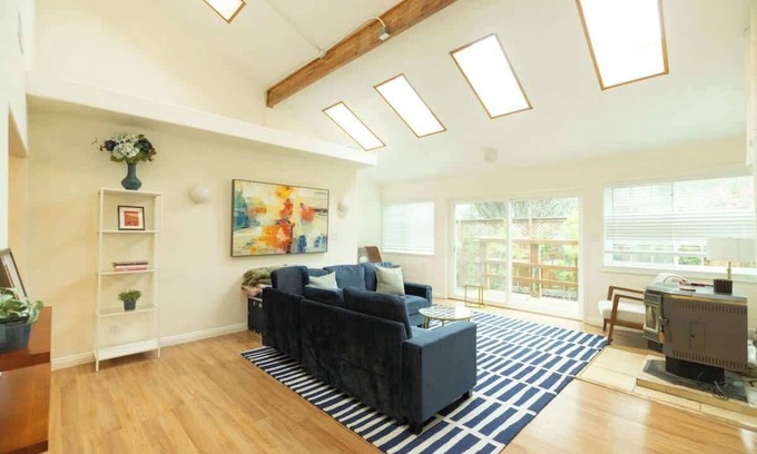 Tamalpais-Homestead Valley House | Luxury 5-BR Home in Mill Valley near Golden Gate
