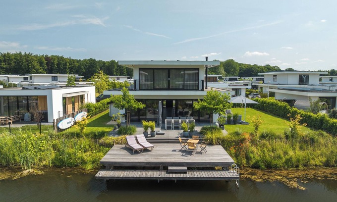 Zeewolde House | Luxury 8 person villa on the water with private jetty. Including 2 SUPs, barbecue and wood stove. Enjoy the spacious garden on the southwest and the beautiful wooded and watery surroundings!